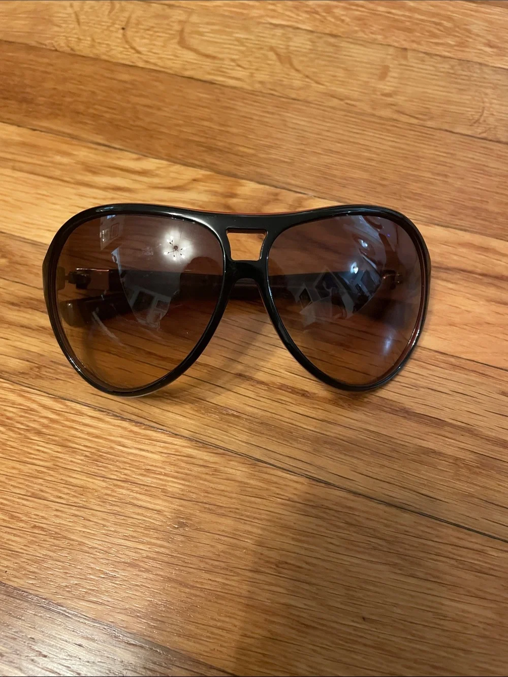 Marc Jacobs Women's Black Frame Sunglasses with Brown Gradient Lenses